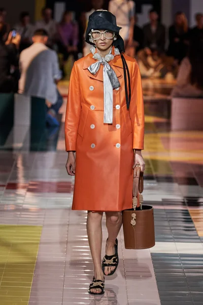 Look 25